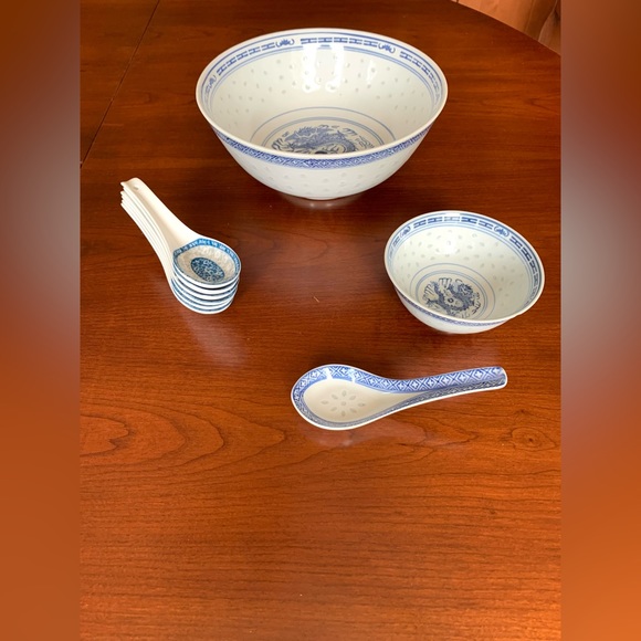 Chinese porcelain blue & white dragon pattern 9” serving bowl soup rice spoons - Picture 2 of 7